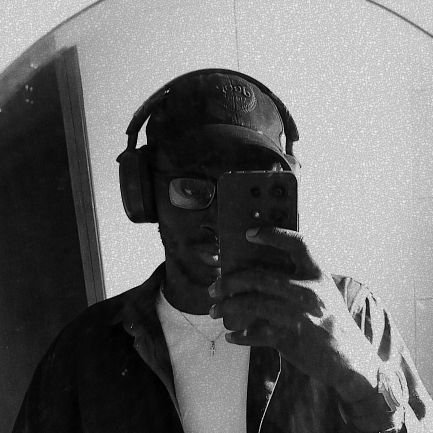 isThatIyi's profile picture. Designer • Gamer • {noun}-er | currently job searching | Portfolio: https://t.co/RI9pqe6LB1