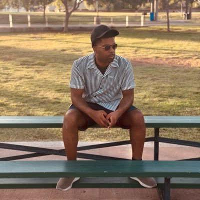 jflaa05's profile picture. live in the present moment 🥊✈️