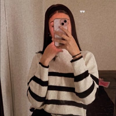 ewaqlf's profile picture. Eva 🇫🇷, 18 ans & chômeuse 😏