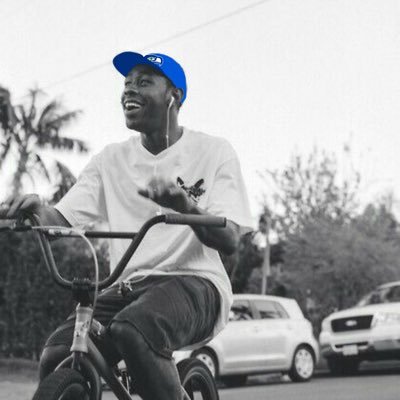 lukeslistening's profile picture. talking about music #GoHawks