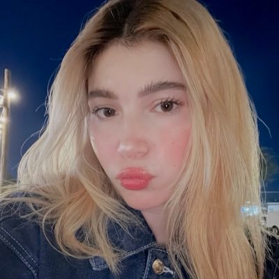 carosilvach's profile picture. 