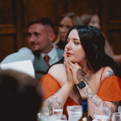 gillianvioletx's profile picture. im just clinically depressed