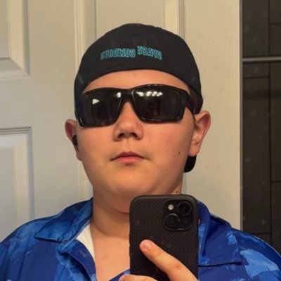 crazy_tweets89's profile picture. Hey guys! 🖐️