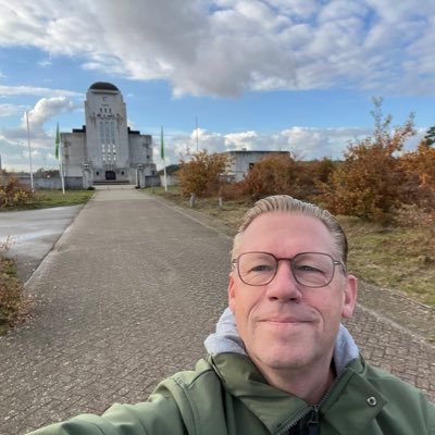 PieterTammens's profile picture. Sport radiomaker - vader van twee dochters- opa van een kleindochter - muziekgek - stem(mig)- hart op de juiste plaats.