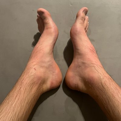 Athletefeet84's profile picture. 🏃‍♂️ Athlète – contenu pieds / socks 👣 Fetish content | Sport vibes 🔥 Teasing + exclus sur MYM ⬇️ Le lien pour les curieux https://t.co/lJQAPuoqXd