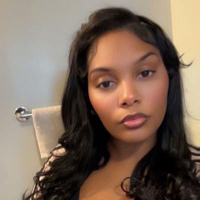 MonaeeV's profile picture. 