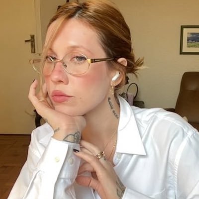 bookstwdy's profile picture. deus sabe do meu coração | estudos, filmes e livros |