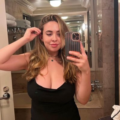 rose_elektraa's profile picture. 