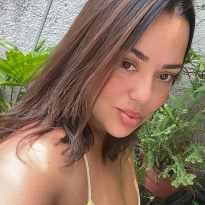 kiviacruz's profile picture. na mesma mulher vive um anjo, uma loba, uma princesa e um demônio. • 🪬✨🏳️‍🌈