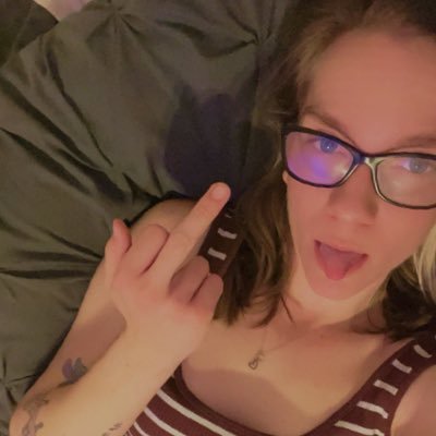 G0DDESSKAI123's profile picture. fetch me your wallet loser’s and get your knees 30$ tribute 🌷