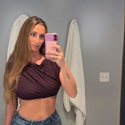 KnoxAmelia19800's profile picture. 