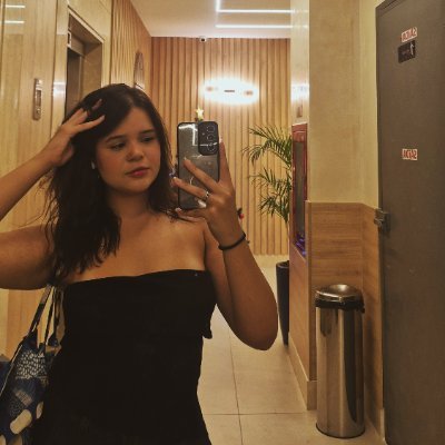 daniinab's profile picture. amo meus cachorros amo música amo reclamar