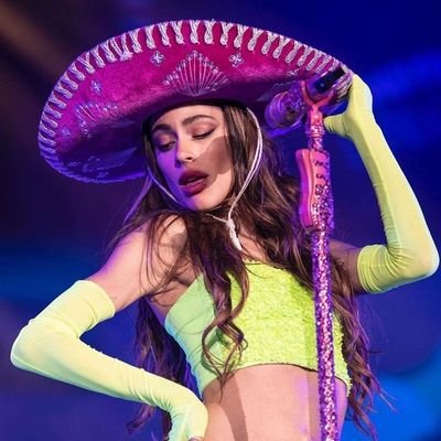 babxcomello's profile picture. Remember, when you’re lost in the darkness... Look for the light! ❤️🏳️‍🌈 May the force be whith you 💫