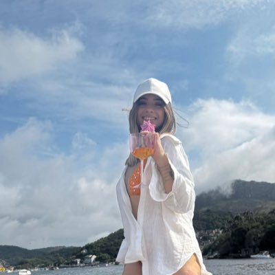 claricrf's profile picture. RJ☀️🌊 | 25y | Flamengo