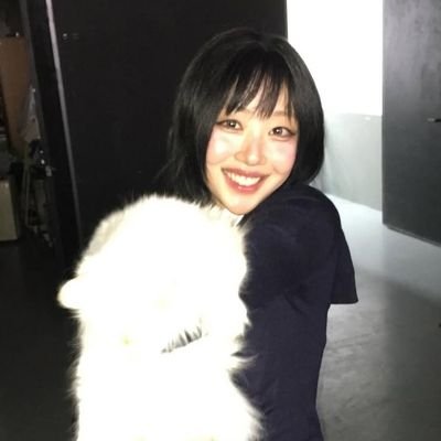 leaveyourcastle's profile picture. lover of loona, jisoo and all things inbetween | she/her