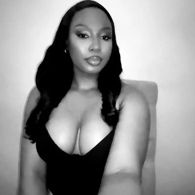 l0laxyz's profile picture. 