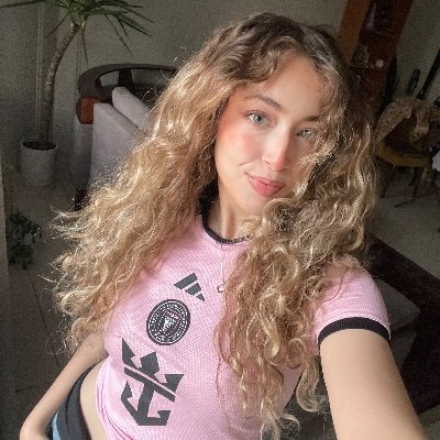 yoyikie's profile picture. Instagram: P4rinazz🍓TikTok: whoisyoyi🍓YouTube: Parinxoz