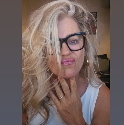 moonaaa's profile picture. Uut ut Oost'n,met prins🩷
If you want to be happy, be🍀
strooit zonnestralen🔆
vake buj te bange👡
picture painting 📸 
#hetwasmeeenwoestgenoegen 🩷🇳🇱