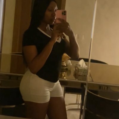 chisombabyy's profile picture. fashion || beauty || media