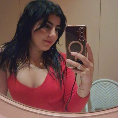 SophiaIsab90539's profile picture. 👩‍🎨"Painting the world with words 🌍| Poet & Visual Artist |✨ #Vtuber //  #ENVtuber //   #PNGVtuber