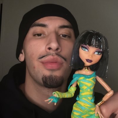 shlumrrr's profile picture. follow my Instagram ⬇️ and turn on my post notifications!