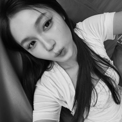 Nina__cll's profile picture. 18 / french eyekon