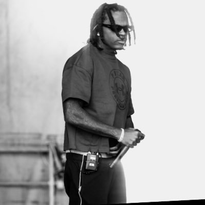 tammiivv's profile picture. monochrome