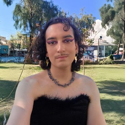 JoDurigon's profile picture. trans-NB negrx zurdx putx
ella