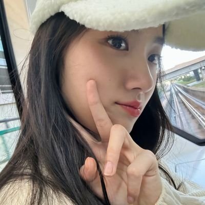 lanwjpretty's profile picture. ✶🤍ྀི —  asian dramas, novels, books, kpop and duskwood