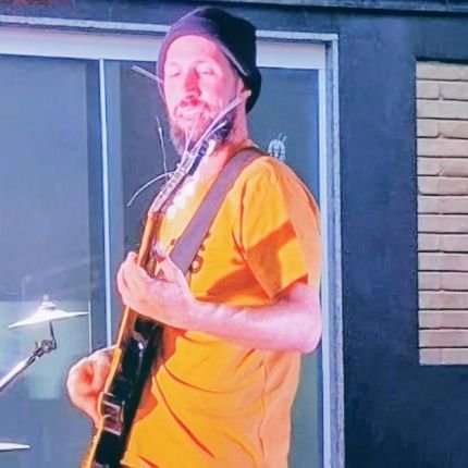 lucassiqueira's profile picture. Turismólogo, apaixonado por música, cervejeiro, tricolor de coração 🇭🇺