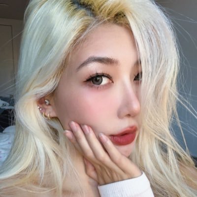 lialiascg's profile picture. ☻ 𝓐 𝔀𝓱𝓸𝓵𝓮 𝓵𝓸𝓽𝓽𝓪 𝓹𝓻𝓮𝓽𝓽𝔂 𝓲𝓷 𝔀𝓱𝓸𝓵𝓮 𝓵𝓸𝓽𝓽𝓪 𝓬𝓻𝓪𝔃𝔂 🎀 ☻ 鷙鳥不群 ☻ Part-time $TSLA babe + part-time ct 👸