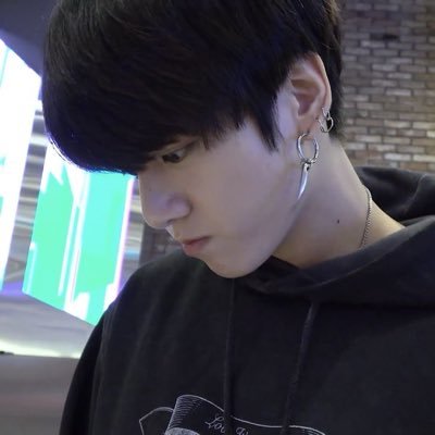 nostalgiclilie's profile picture. 𝖺ℓ𝗈𝙣e  ʾㅤsoul 𔓘 ┈֯⠀ ͚֯ 🫐⚫️