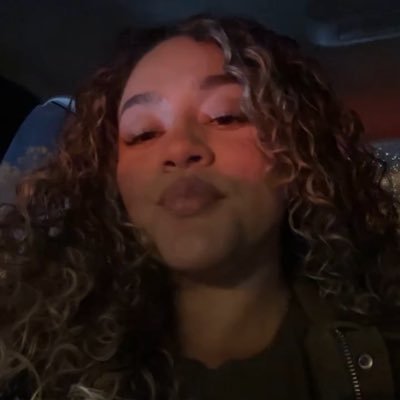 realized___'s profile picture. 🇵🇷 🇲🇽