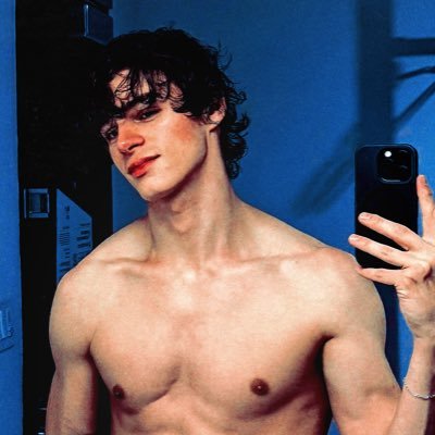 perseonfire's profile picture. ⋆ Ｓａｎｔｏｓ， Ｐｅｒｓｅｏ．⟋ 𝟸𝟶𝟶𝟾 ⟢ 𝐂𝐚𝐢𝐝𝐨 𝐝𝐞𝐥 𝐎𝐥𝐢𝐦𝐩𝐨.