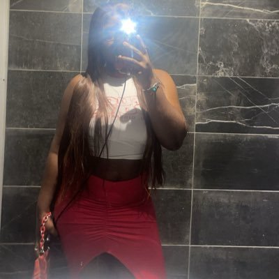 olivesforada's profile picture. Cinephile|Talent Management| Economist|Multifaceted.