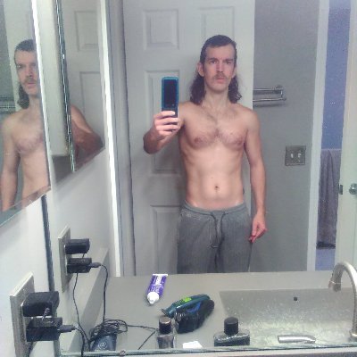 Sanyo352's profile picture. Im Andrew