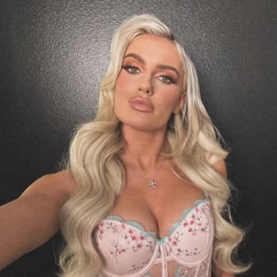 PrettiestInGlam's profile picture. 𝒢𝓁𝒶𝓂𝑜𝓊𝓇 ℐ𝓈 ℱ𝑜𝓇𝑒𝓋𝑒𝓇.ᐟ✨Everyone's Favorite Wrestler. | Parody Account