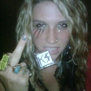 croftypopdivas's profile picture. ✨