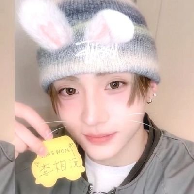 leeeesngwon's profile picture. 𝘕𝘰𝘵𝘩𝘪𝘯𝘨 𝘤𝘢𝘯 𝘥𝘪𝘮 𝘵𝘩𝘦 𝘭𝘪𝘨𝘩𝘵 𝘵𝘩𝘢𝘵 𝘴𝘩𝘪𝘯𝘦𝘴 𝘸𝘪𝘵𝘩𝘪𝘯.