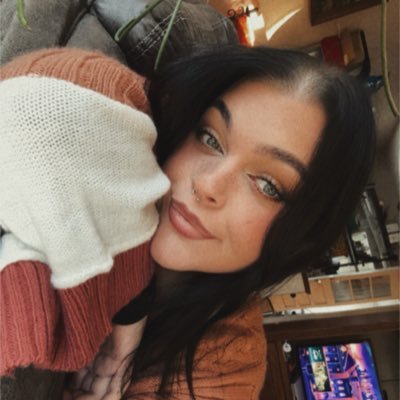 bladeupinred's profile picture. 25. concerts, tattoos & art