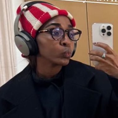 chrryjnnie's profile picture. all’s fair in love and poetry ; taycouver n3 ; filmtwt