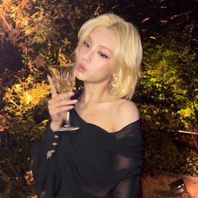 effloresant's profile picture. 