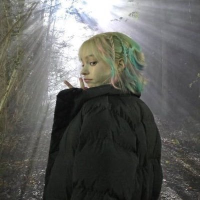 GWEN_POOL_'s profile picture. 𝑢𝑛𝑒 𝑓𝑎𝑛𝑔𝑖𝑟𝑙 𝑑𝑢 𝑚𝑜𝑛𝑑𝑒 𝑟𝑒́𝑒𝑙.