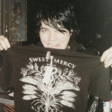 wayliened's profile picture. pool girl at the vampire hotel | mcr 7/26, 10/21 🗡️ | read extended bio