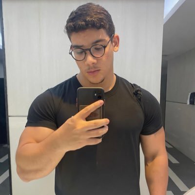 henryy_pz33's profile picture. 