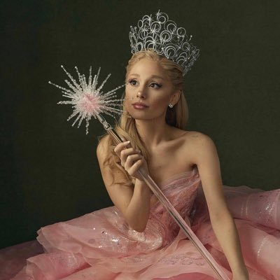 PrettyPinkWitch's profile picture. 