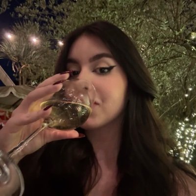 comfortsofias's profile picture. it’s all about @sofiasantino ! ❤️