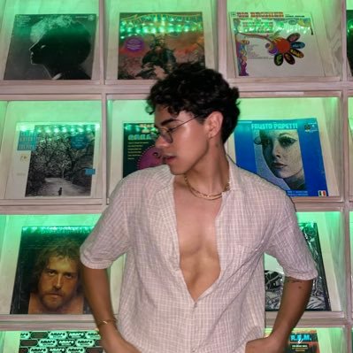 israsilv_'s profile picture. everything is romantic