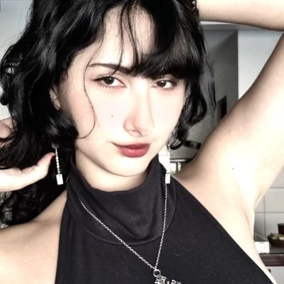 hitsakira's profile picture. 
