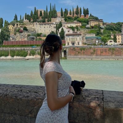 rsnmxria's profile picture. enjoy